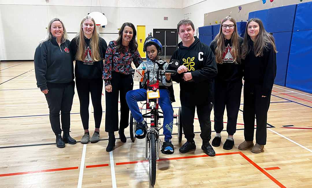 Winnipeg Avros female hockey team scores big in support of specialized equipment